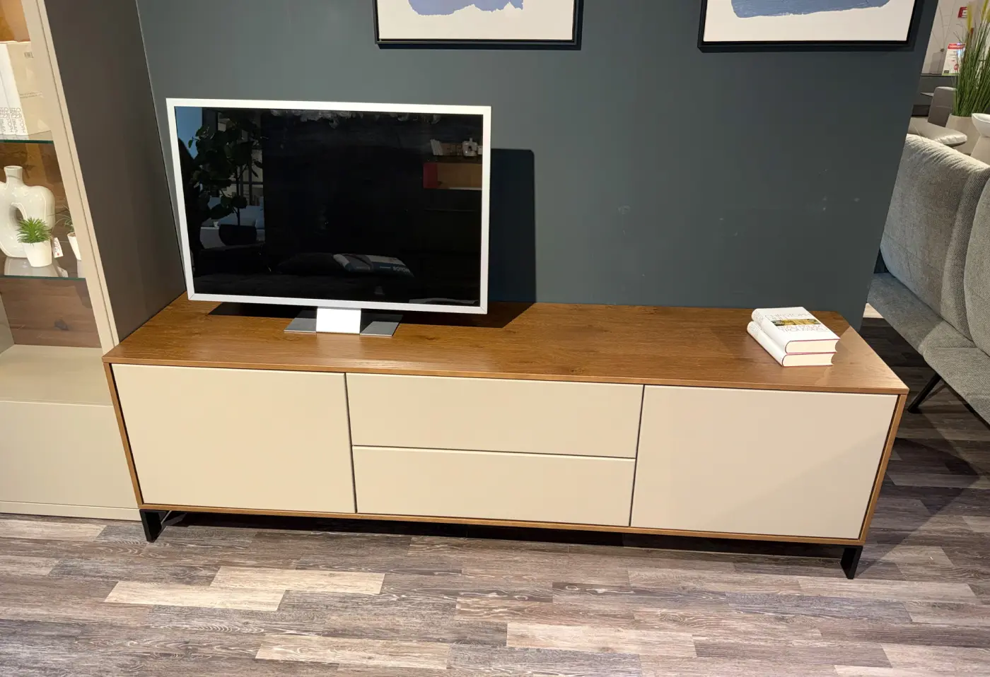 TV-Element Valendas Lack cashmere / Mantelseite li + re Asteiche bourbon furniert ca. 75x58,9x49,2cm