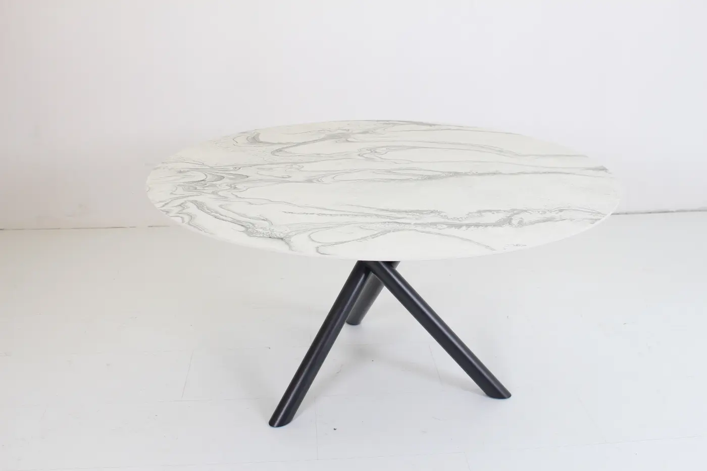 Tisch 20681.. Liquid Sky Dekton 8mm ca. 140x73cm