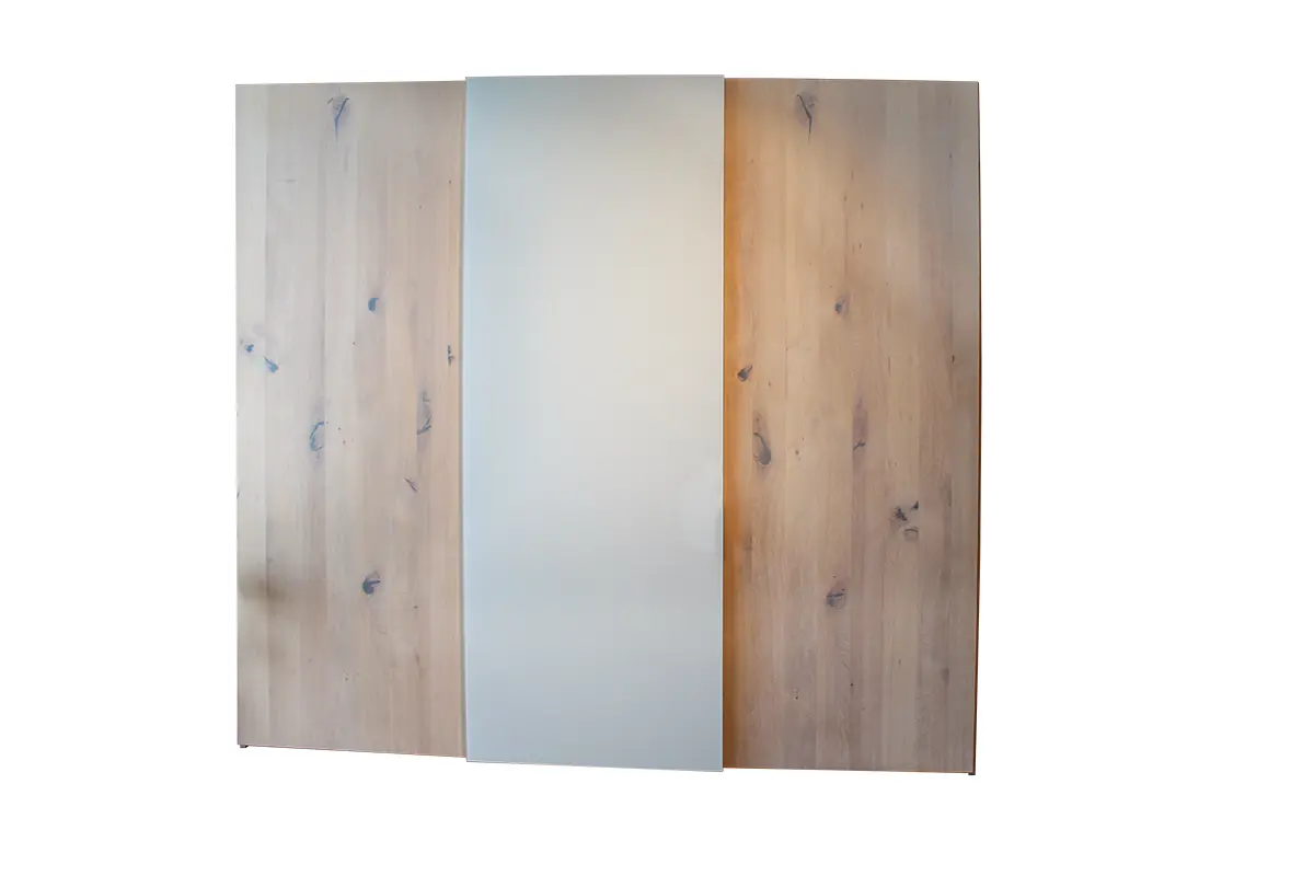 Schwebetürenschrank 15788.2 Eiche Weissöl, Farbglas hellgrau matt, Innen Buche ca. 242x226x60cm