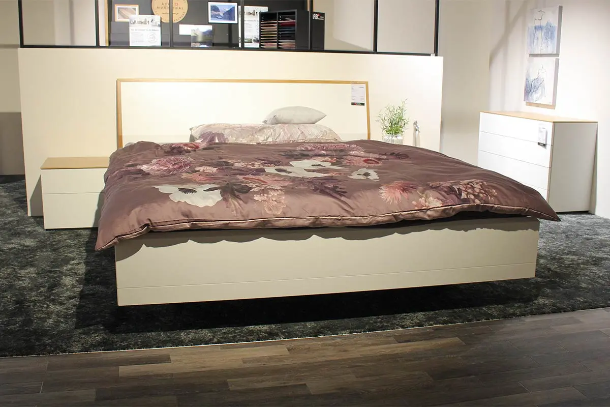 Bett Mia 9610 von MAB Reinweiss decklackiert 8946 ca. 180x200cm