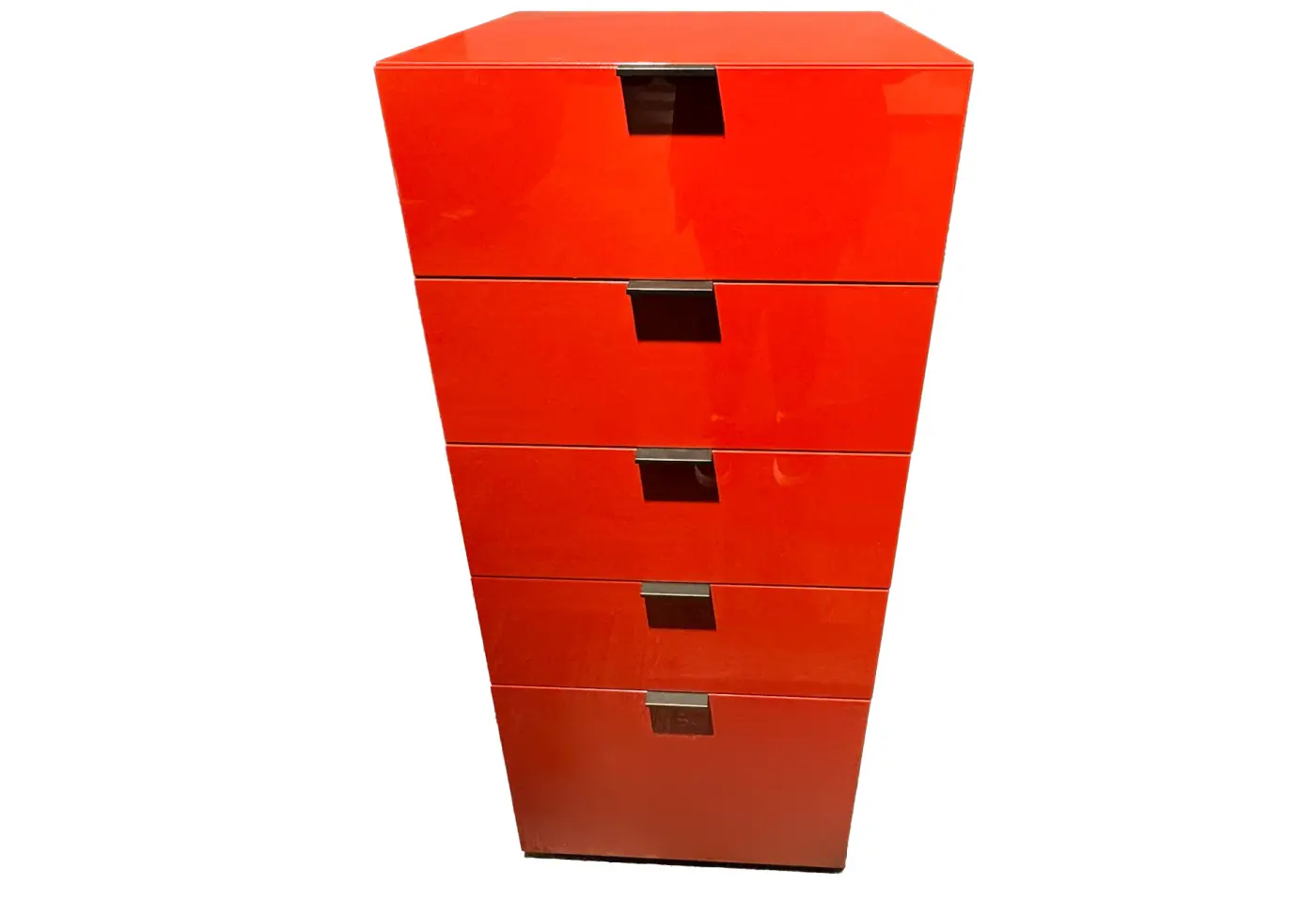 Kommode Alea von Kettnaker LA Lack rubin matt, LA HG Lack rubin hochglanz Griff AM Metall schwarz matt RG Grauglas glänzend klar Schubkasten-Zarge Lack graphit ca. 50x117,7x49cm