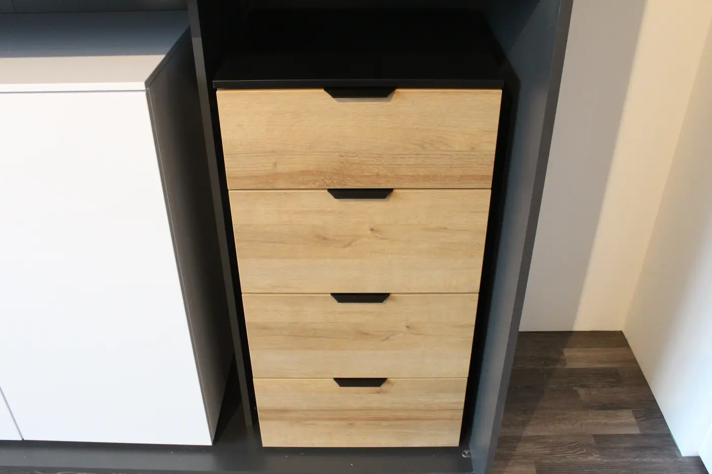 Kommode 14131 Novaschwarz, Eichenstruktur Natur Nachbildung ca. 45x87x43cm