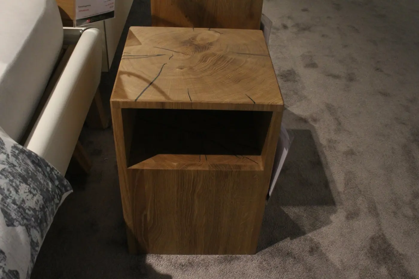 Hocker 12836 Wildeiche massiv natur geölt mit Nische ca. 46cm