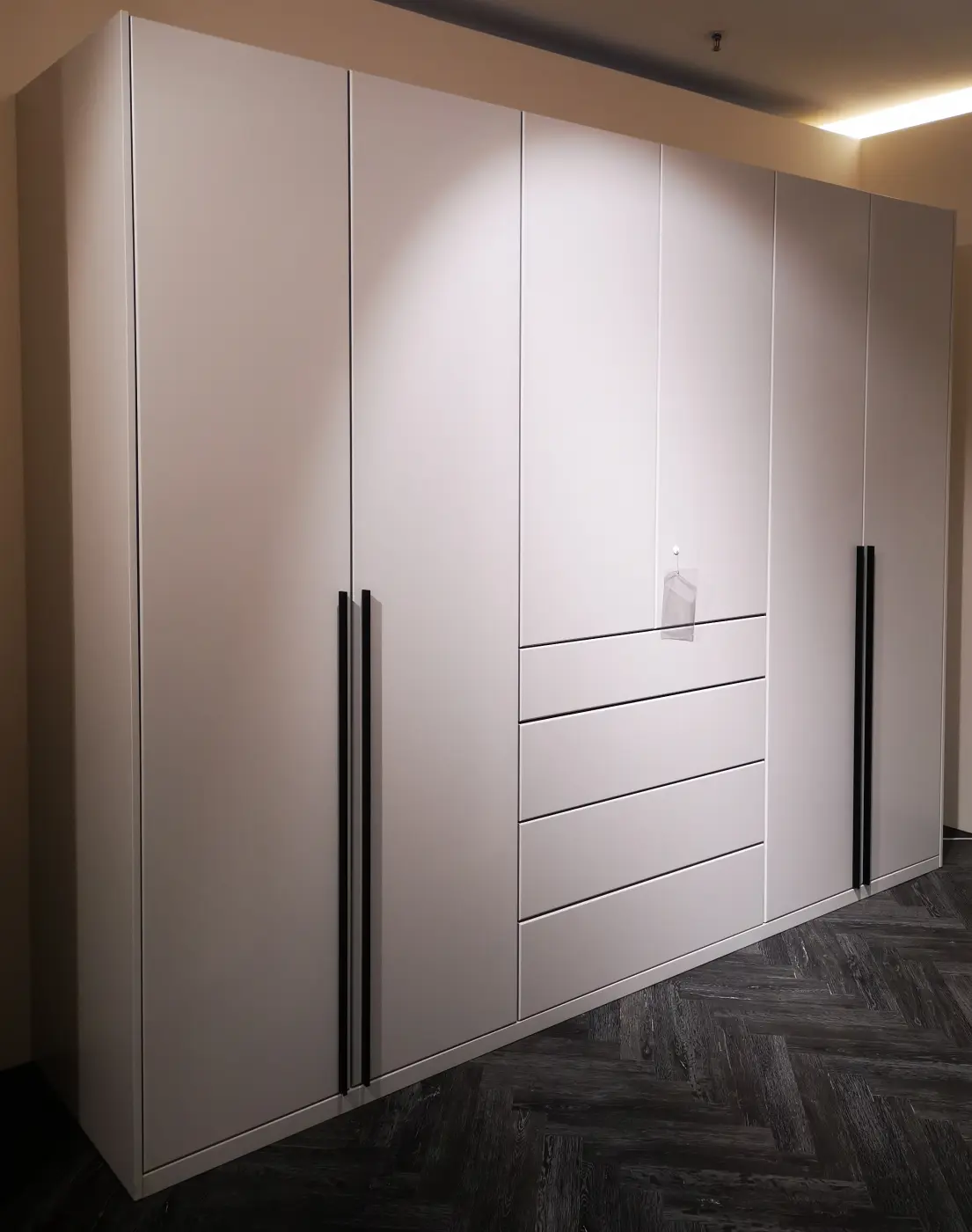 Drehtürenschrank Valendas Brillantgrau ca. 273,2cm