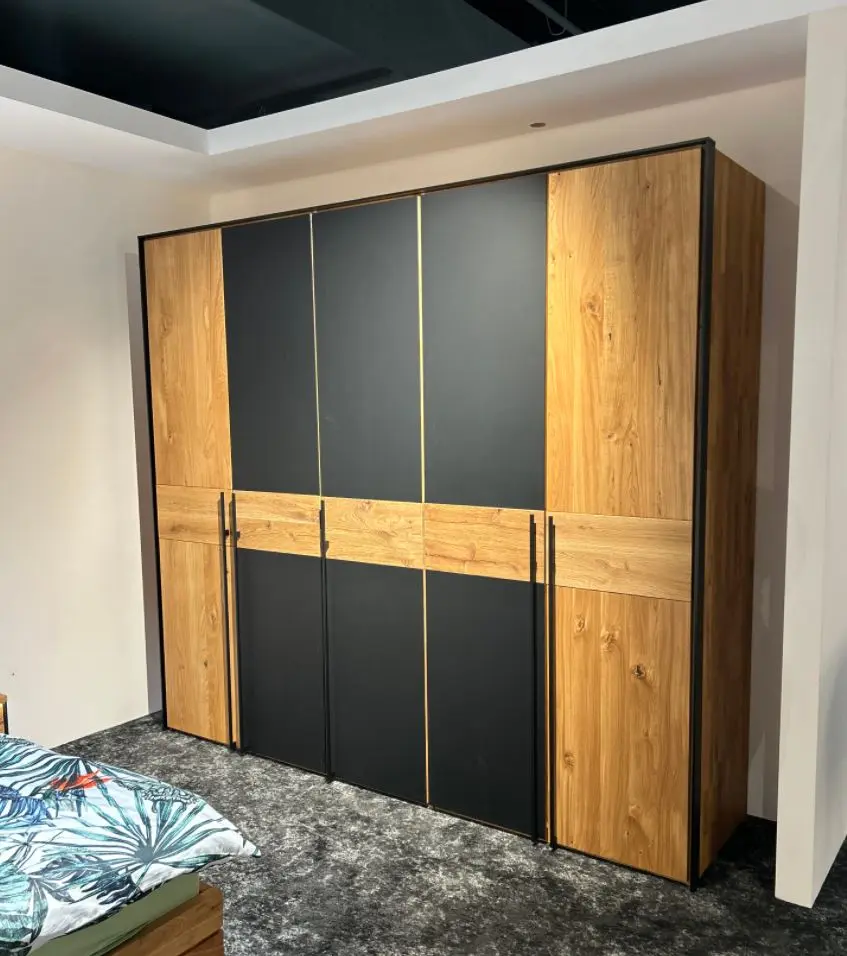 Kleiderschrank 21034.. Wildeiche, Glas schwarz ca. 250x219x60cm