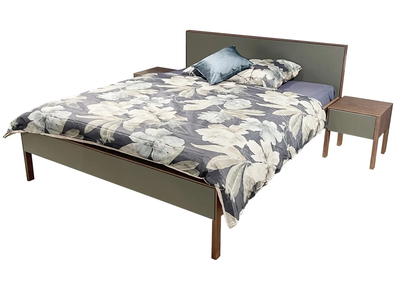 Bett 22527 Nussbaum teimassiv, natur geölt ca. 160x200cm