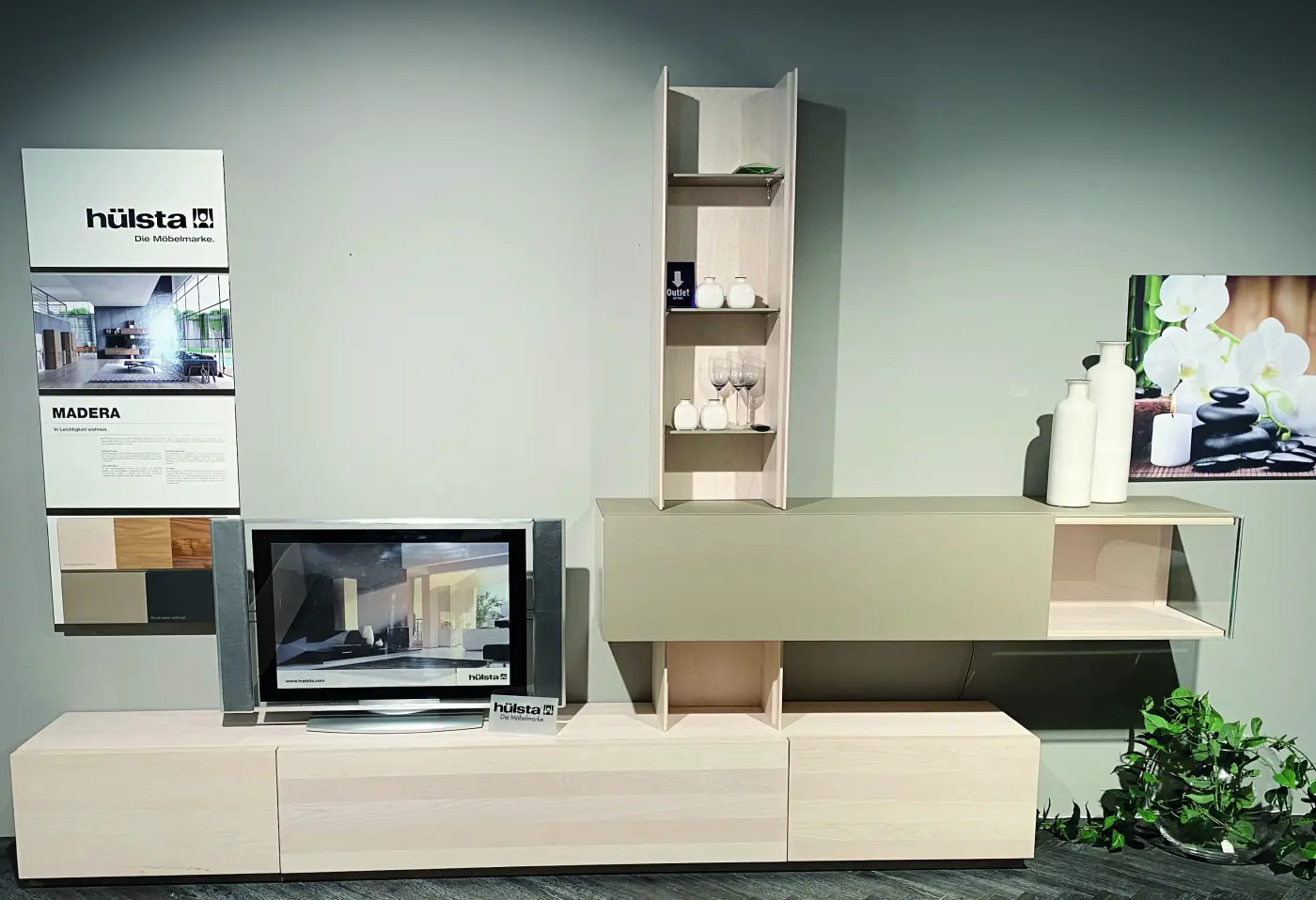 Wohnwand 8610.1. Strukturlack quarz, Ahorn furniert