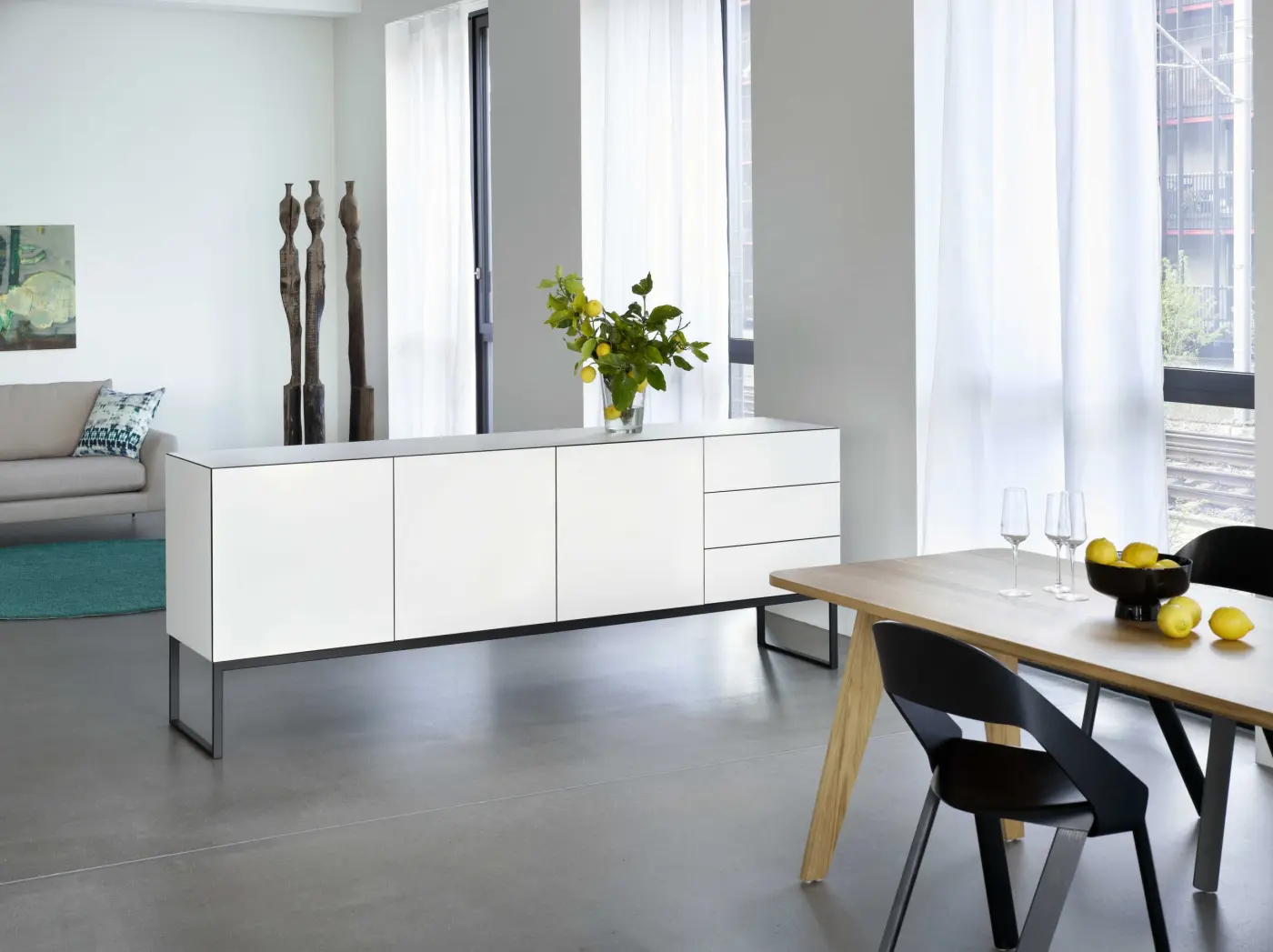 Sideboard Pure von Vifian Korpus / Front: Lack "Damast" / Metallic "bronce" ca. 240x60x50cm