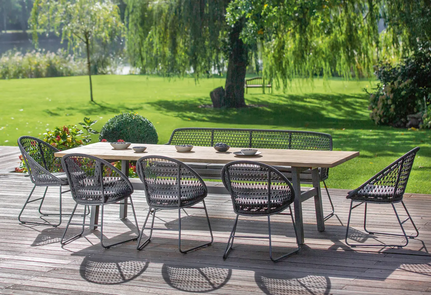 Tisch 15468.. Teakholz ca. 280x95cm