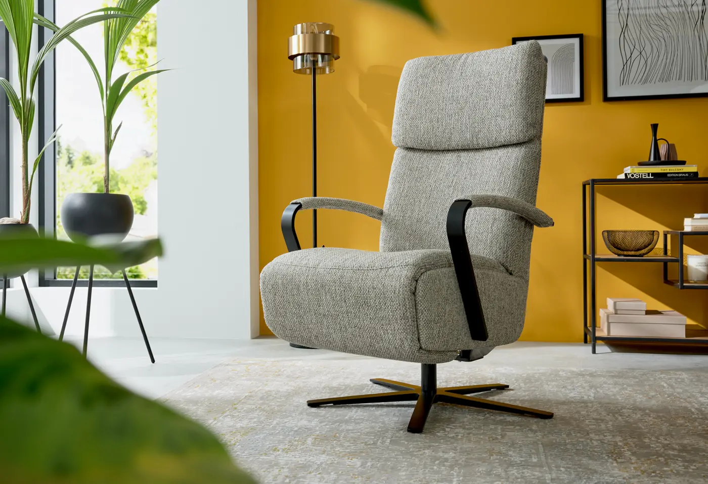 Drehsessel 4565 Schwarz matt von Interliving Jazz silber