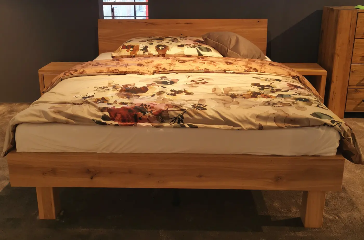 Bett 12923.2.. Wildeiche funiert mit Massivholzkern, natur geölt ca. 160x200cm