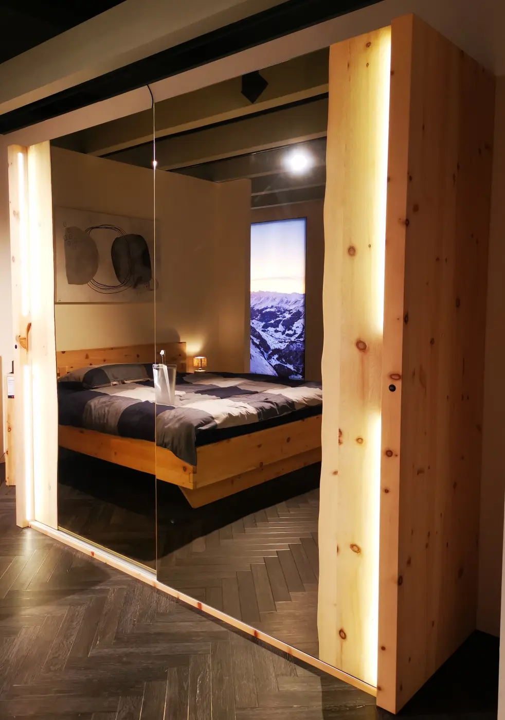 Schwebetürenschrank 20706.. Arve, Spiegel bronze ca. 242x218x69cm