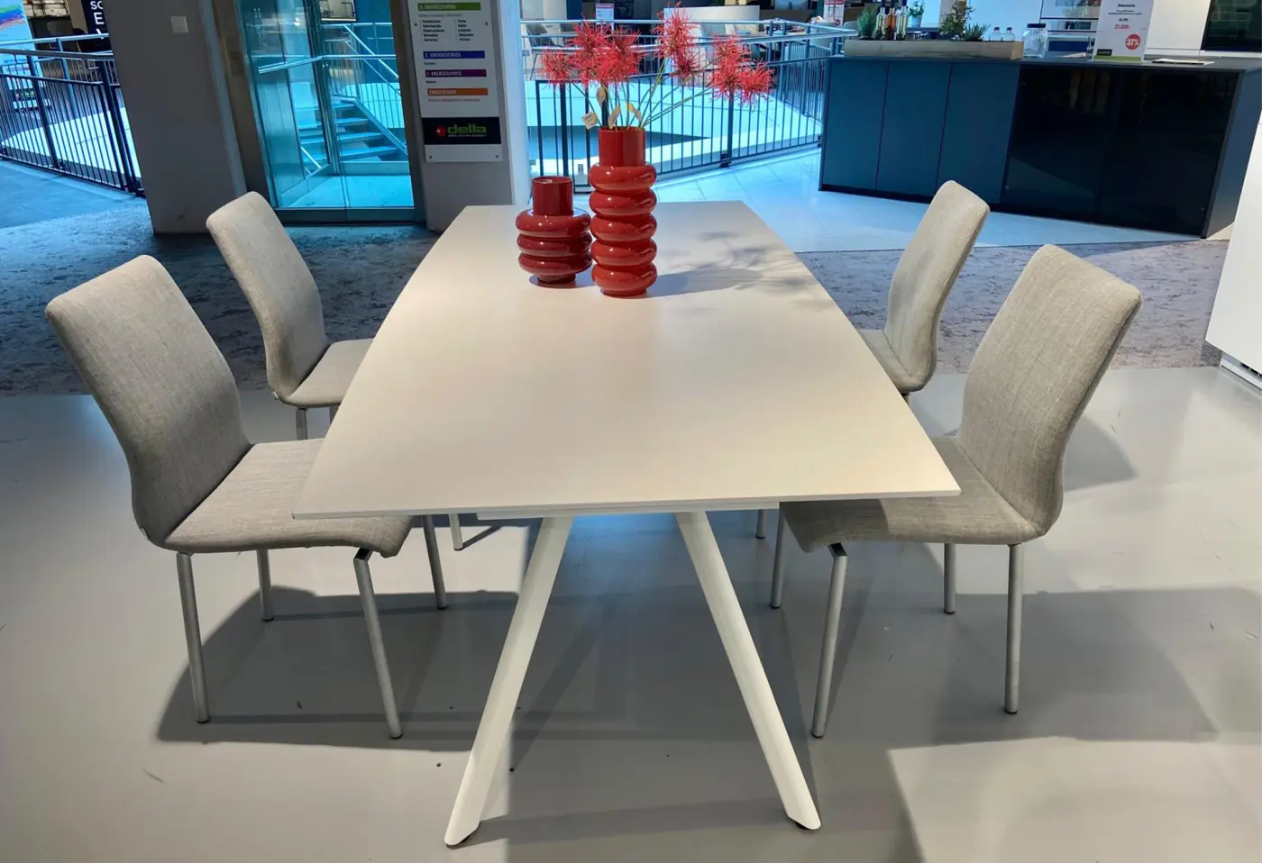 Esstischgarnitur: Tisch Aurora und Stühle Leni von Willisau