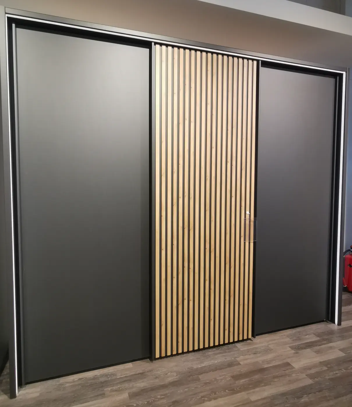 Schrankprogramm Denens Graphit Dekor Lamellen Bianco-Eiche Nb. ca. 250x217x67cm