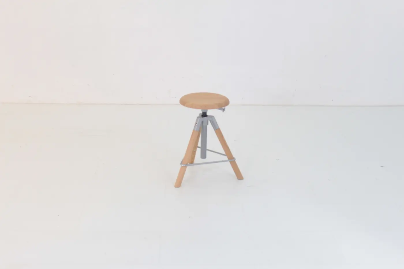 Atelierhocker 111 von Girsberger Eiche hell lackiert ca. 30x50x48cm