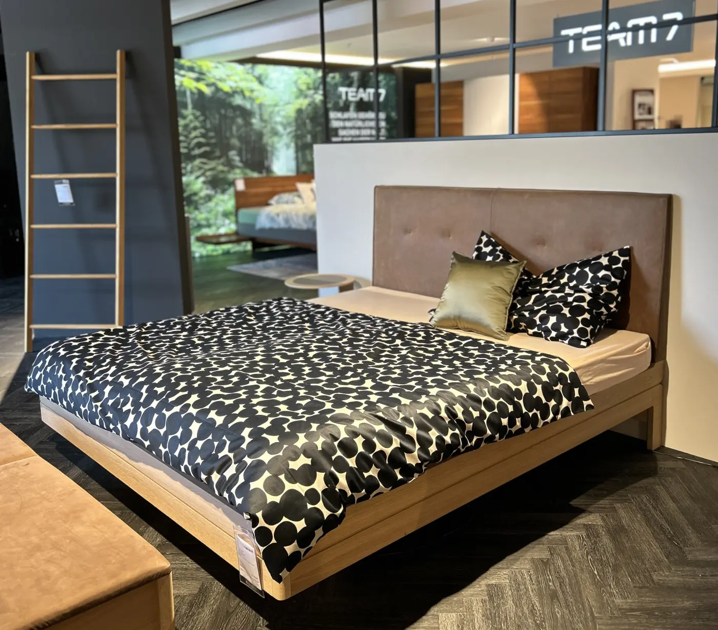 Bett Float von Team 7 Echtleder umbra Eiche Weissöl ca. 180x200cm